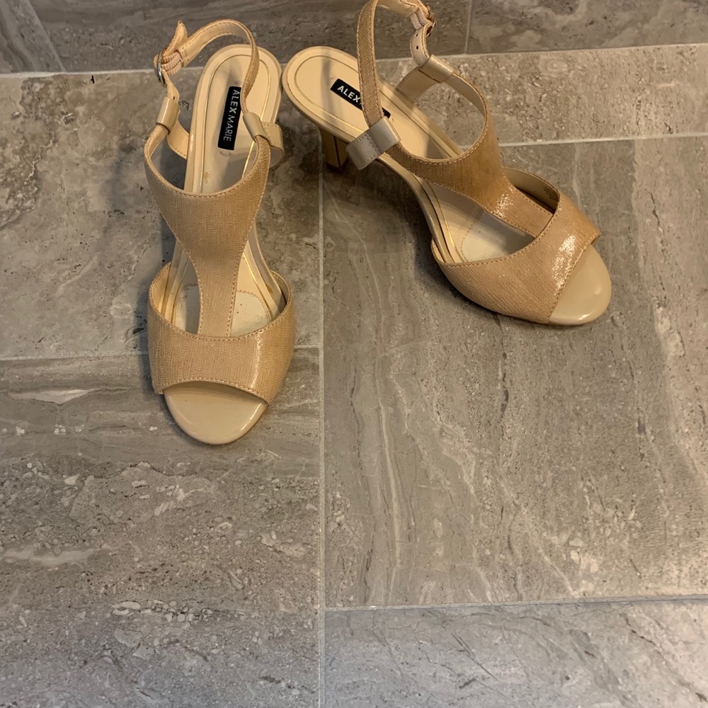 Tan ladies 7 1/2 shoes made by Alex Marie wore 1x